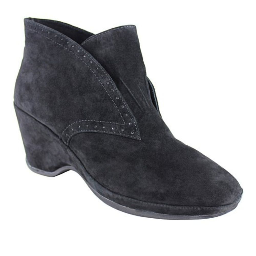 L'Amour Des Pieds Suede Oden Bootie Size 7